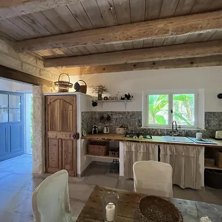 Holiday home Une Maison Dans Un Mas