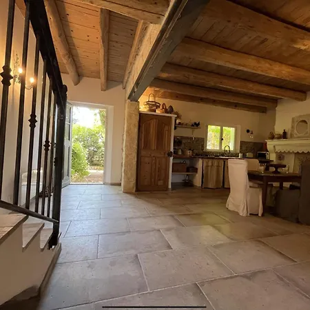 Une Maison Dans Un Mas Vauvert