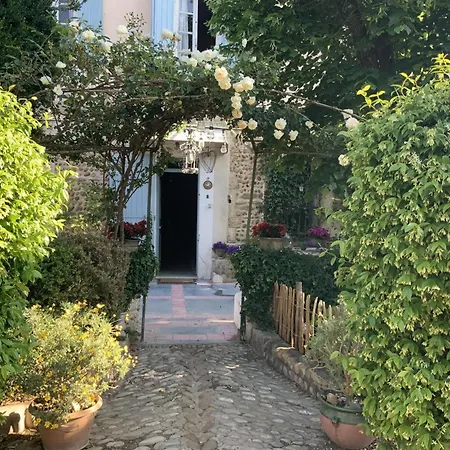 Une Maison Dans Un Mas Holiday home *